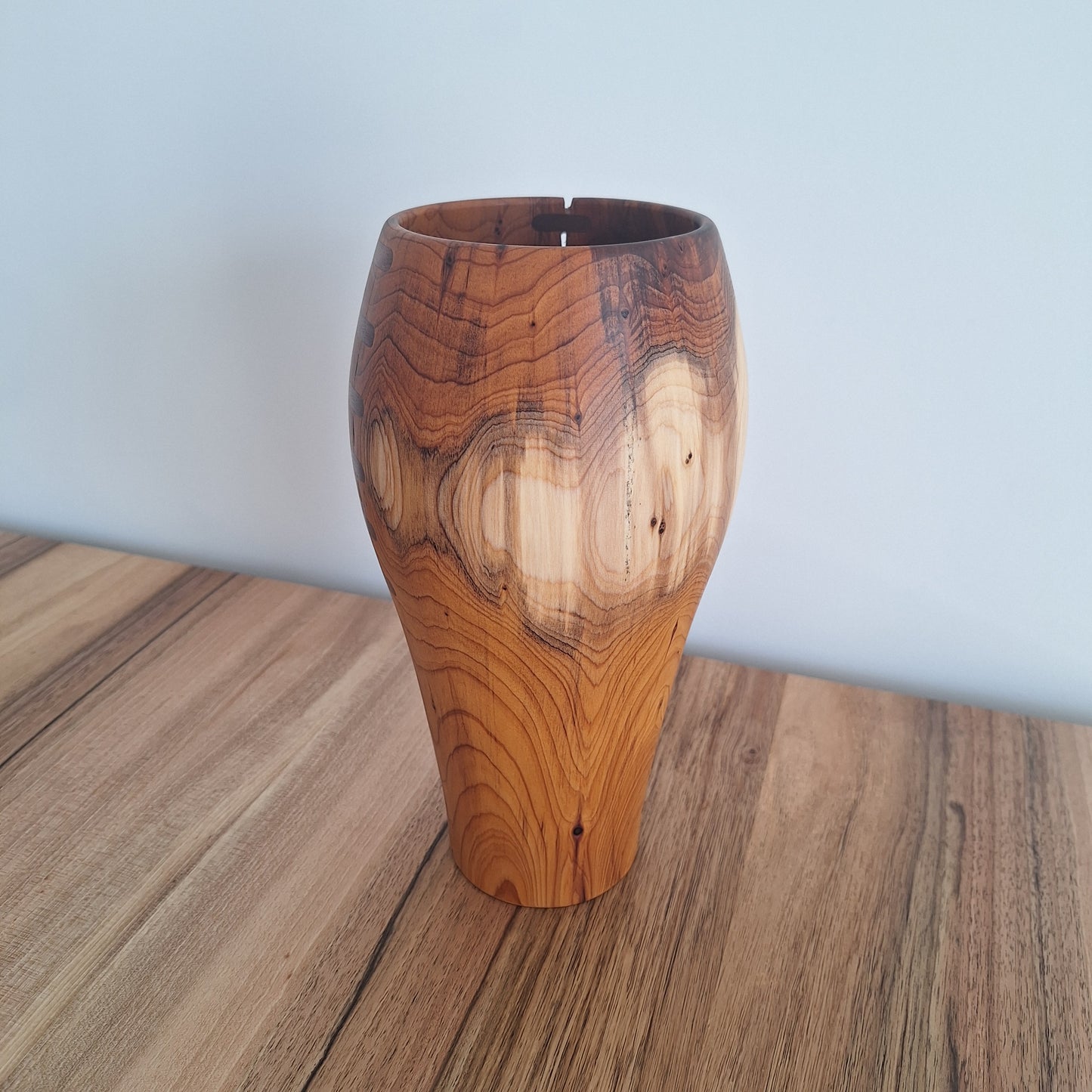Vase en cerisier