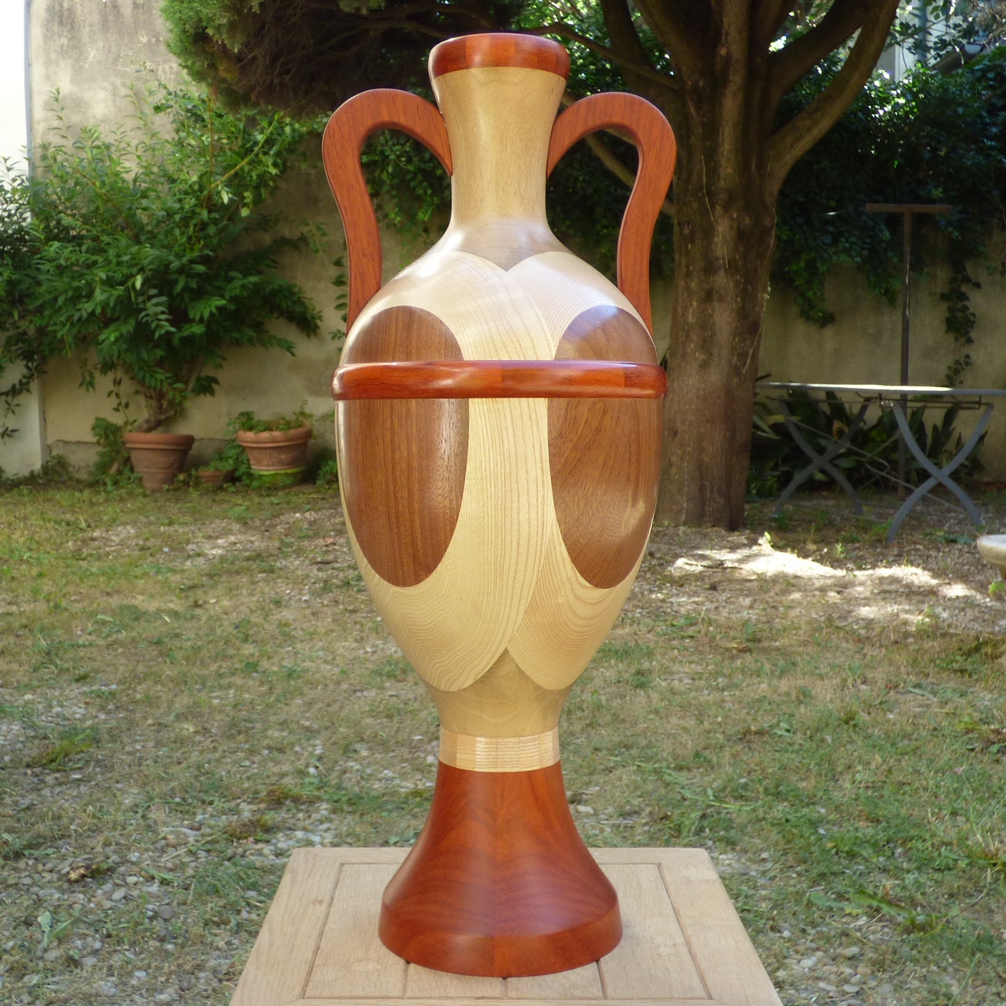 Amphore en bois