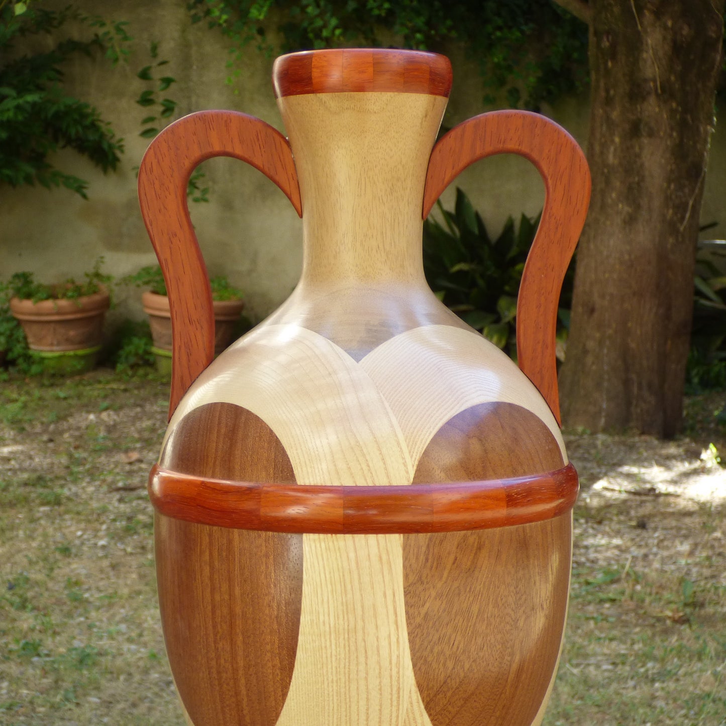 Amphore en bois