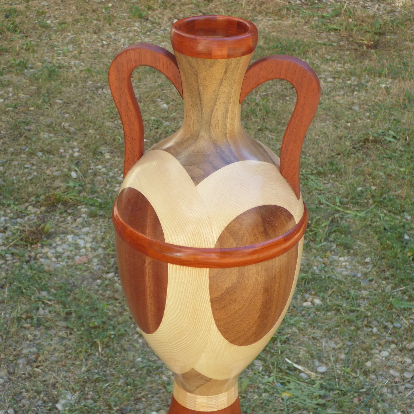 Amphore en bois