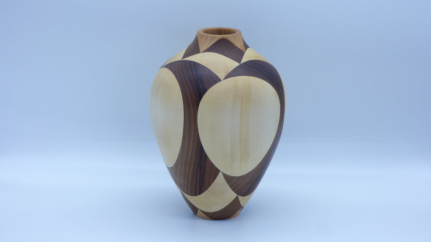 Vase en bois
