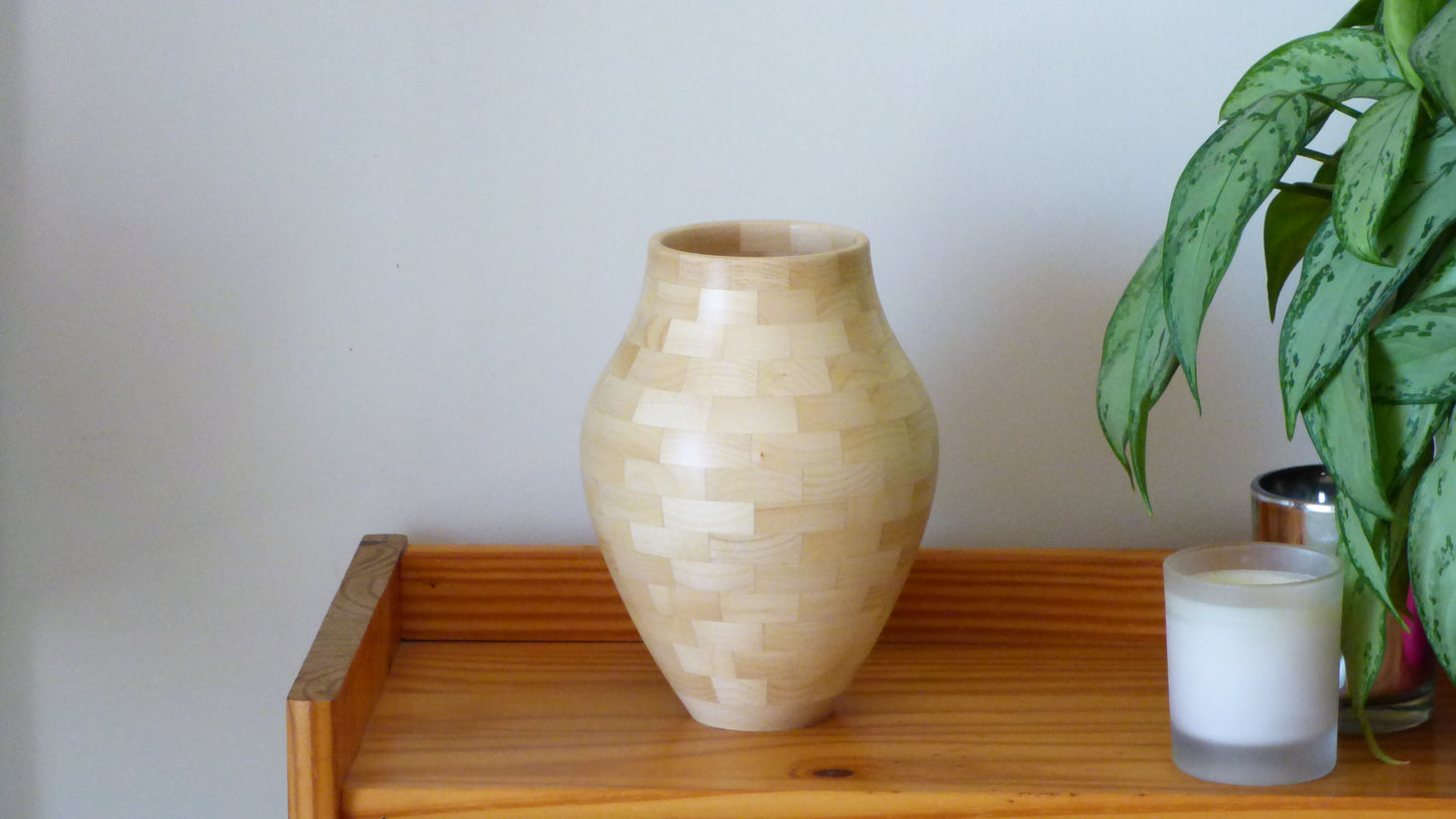 Vase segmenté en érable