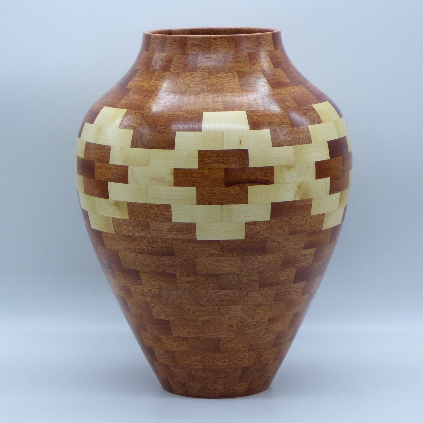 Vase segmenté en acajou