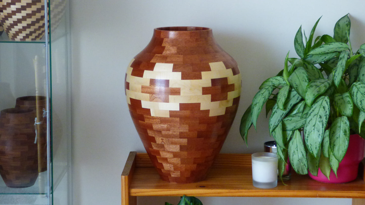 Vase segmenté en acajou