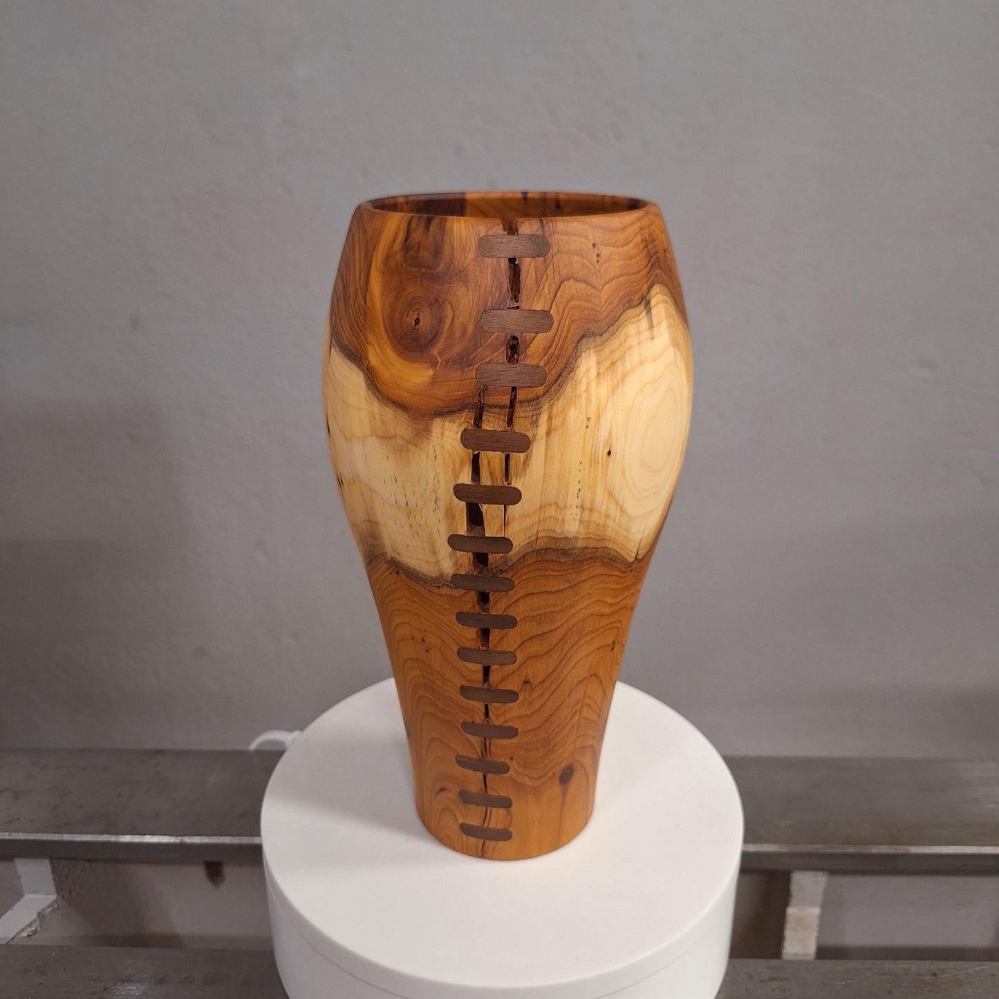 Vase en cerisier