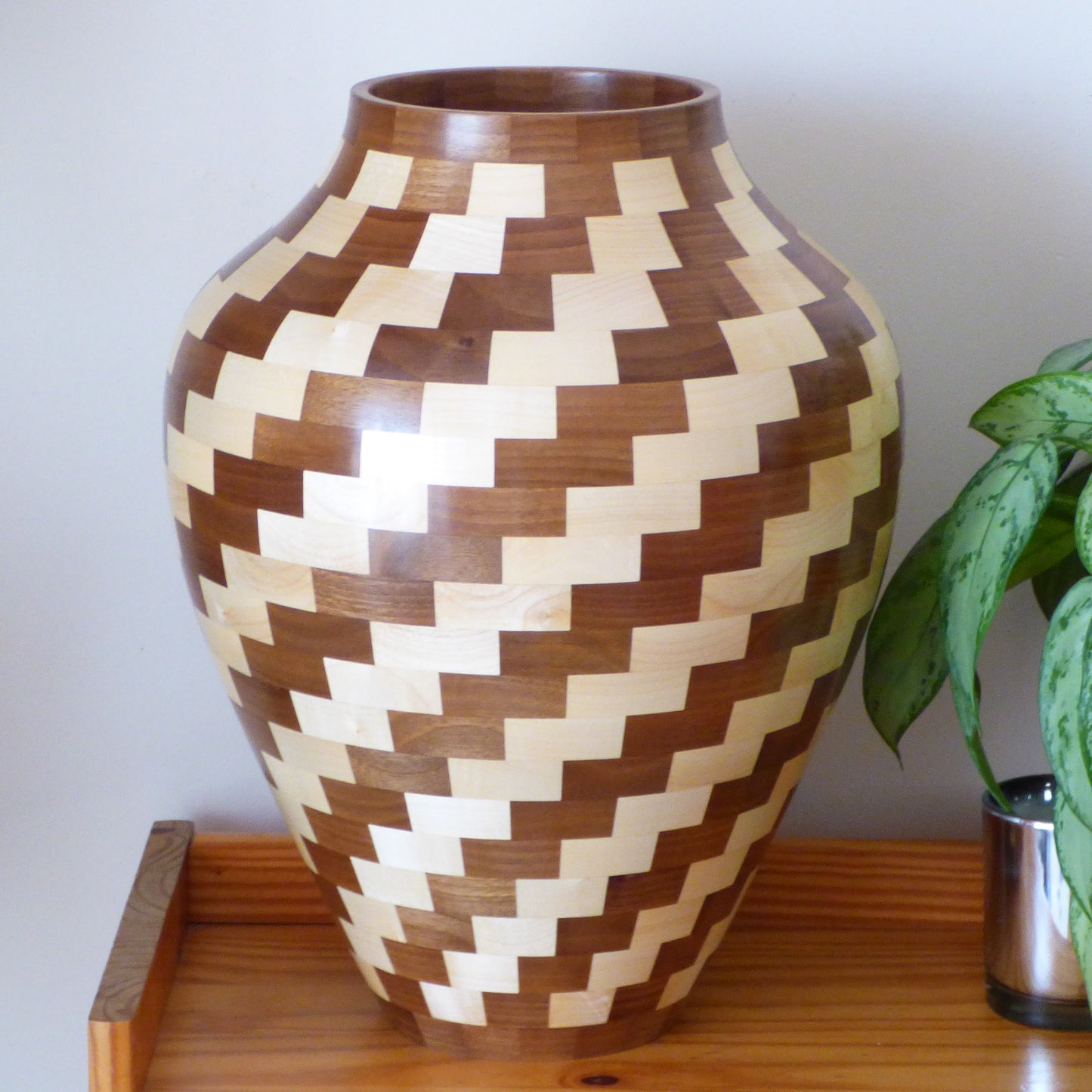 Big maple and walnut vase